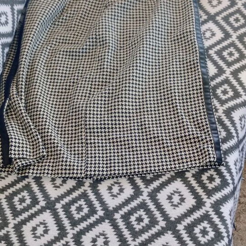 Knitted skirt like new, black and white, size XXL 44 16