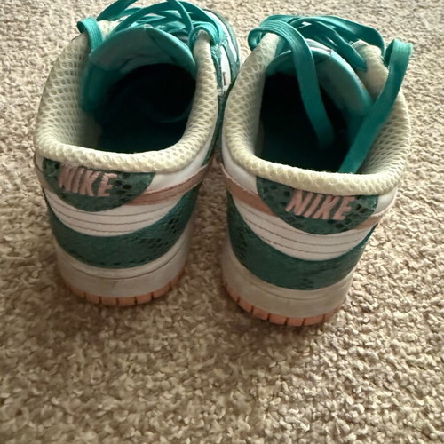 Nike Dunk Low like new with snakeskin design, size 38.5