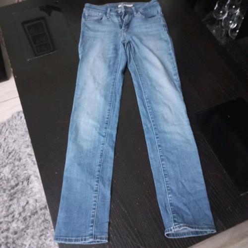 Levi's women's slim light blue jeans like new