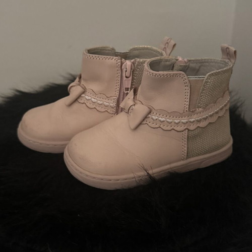 Chicco baby boots size 21 used, pink
