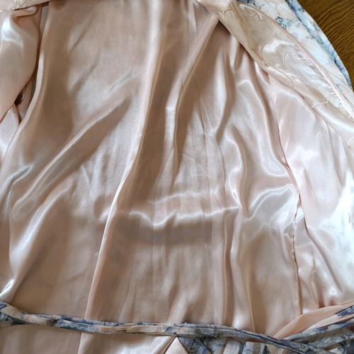 Silk robe M/L like new