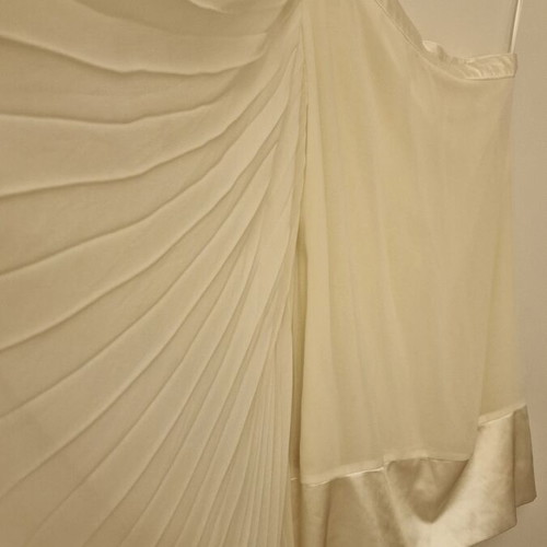 Short dress with pleated sleeve white, like new, size M
