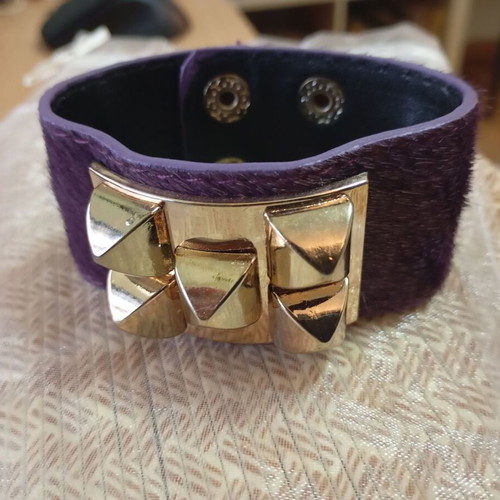 Purple cuff bracelet like new with gold details