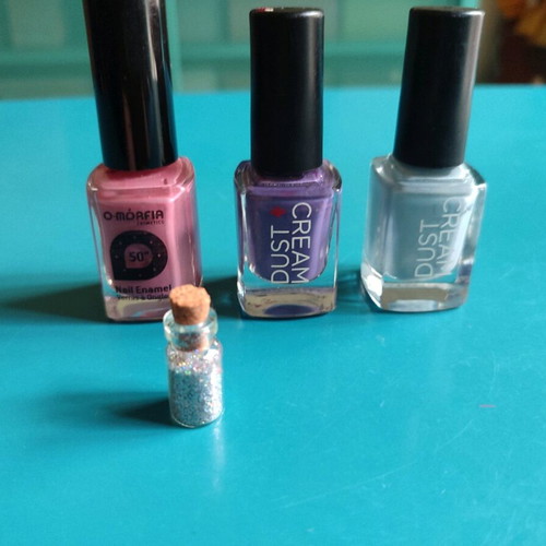 Nail polish and glitter like new, used once