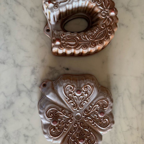 Set of 2 ceramic kitchen baking molds like new