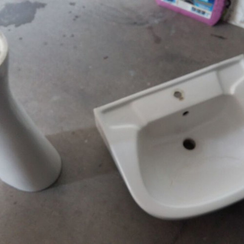 Bathroom sink used with pedestal, dimensions 0.60x0.47x0.675 m