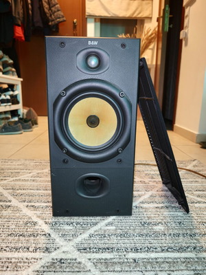 Bowers & Wilkins DM 602 S2 bookshelf speakers used, black ash