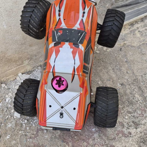 Thunder Tiger MTA-4 S28 1:8 Nitro Monster Truck like new