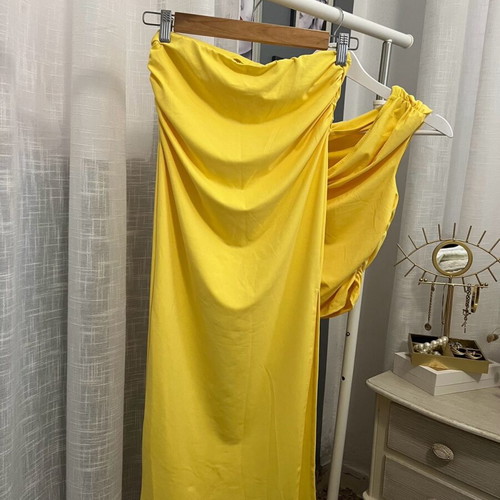 Top and skirt like new, yellow, size S