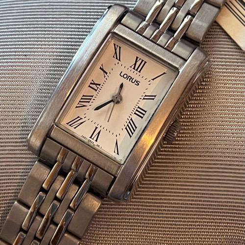 Lorus ladies watch 20mm like new, white