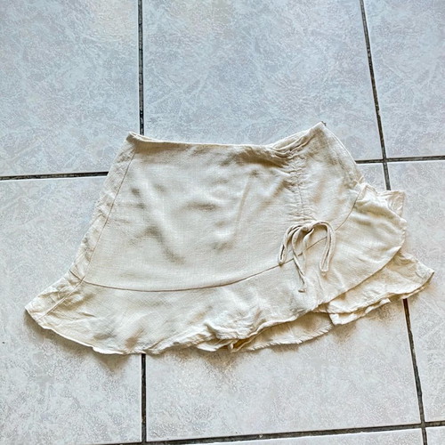 Skirt shorts ecru like new, size M (38)