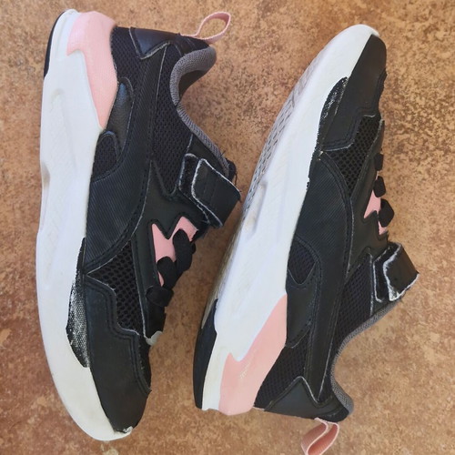 Puma athletic shoes size 30 used, black