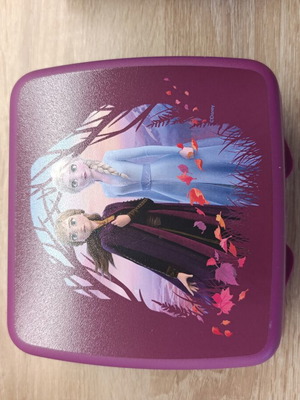 Tupperware toast and snack container Frozen