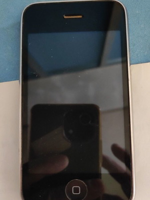 iPhone 3 8G used as-is