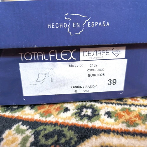 Desirèe Mary Jane pumps new, size 39 burgundy