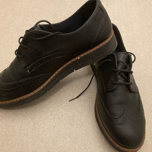 Women's shoes size 38 black like new
