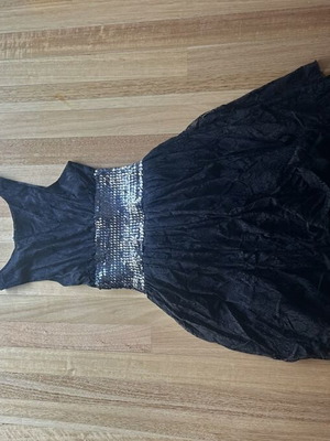 Evening short black dress size small like new