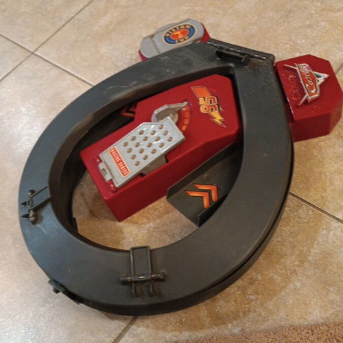 Cars Speedway track used, genuine, works with 3 C batteries