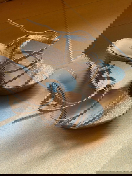 Γυναικεία γόβα guess