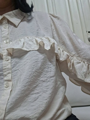 Shirt with ruffles like new, beige, size XL