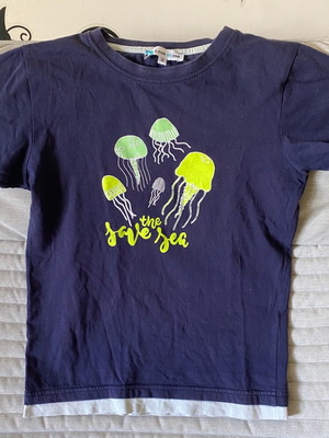 T-shirt used for 8 years old, size 122 cm