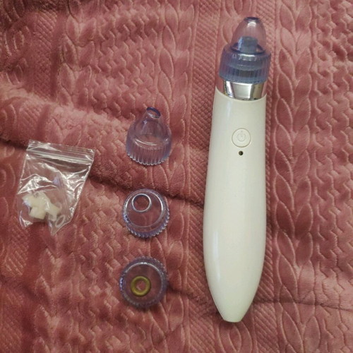 Facial cleansing device like new, rechargeable