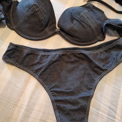 Wonderbra and string set 85C and L new, grey
