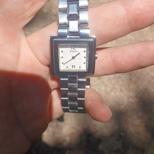 Seiko 1N00-6K50 wristwatch like new, silver, women's