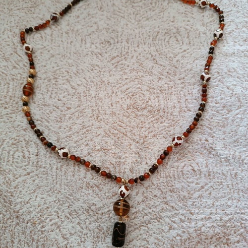 Long necklace with stones like new, beautiful color
