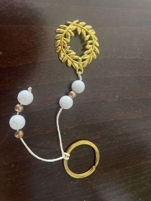 Keychain like new, white