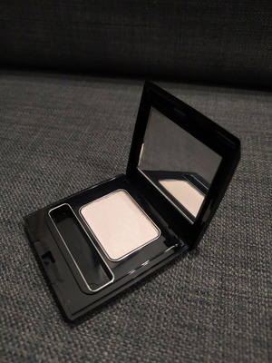 Isadora eyeshadow 01 lily like new