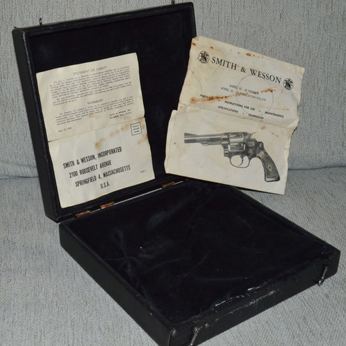 Collectible wooden 0.38 USA revolver case used with velvet lining