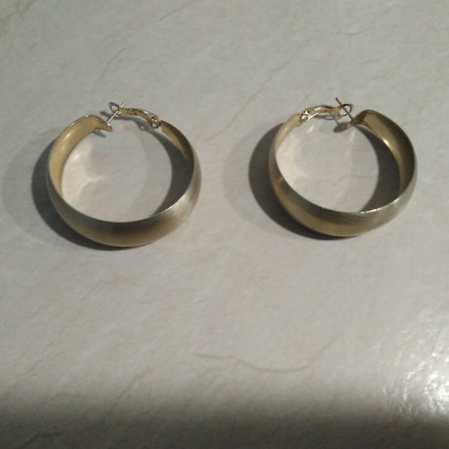Earrings gold tone, new, pair of 2 hoops from 1995
