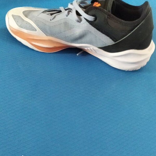 Adidas athletic shoes like new, gray, size 42.5