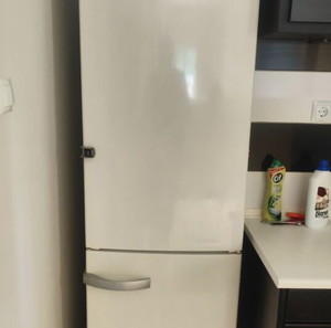 Πωλείται ψυγείο Miele 100€