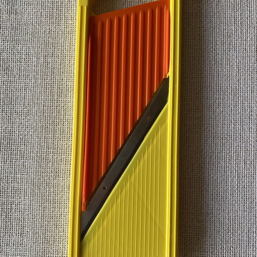 Plastic vegetable grater like new, 33x11 cm