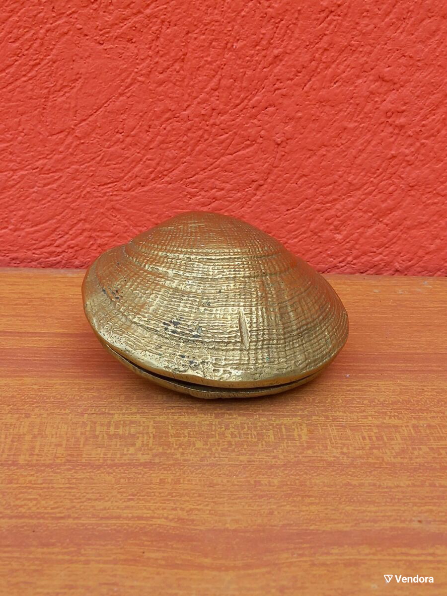 Vintage brass shell used, length 10 cm - € 60,00 - Vendora.cy