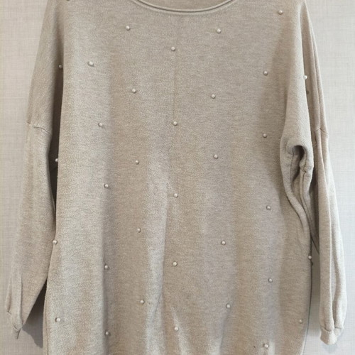 Women's beige knitted sweater with pearls size M like new