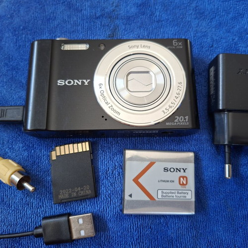 Sony W810 Compact camera 20.1MP optical zoom 6x with 2.7" screen