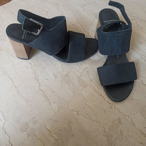 Vagabond black sandals used, thick straps, wooden heel 8cm, size 38