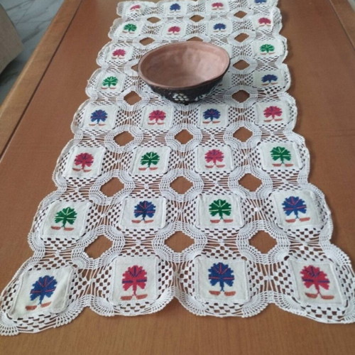 Premium vintage handmade embroidery and lace set, like new, 6 pcs plus gift