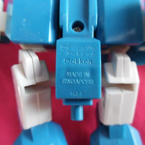 Robotech Alpha Fighter figure from 1984 by GAKKEN