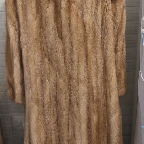 Women's mink fur coat like new, size M-L, beige