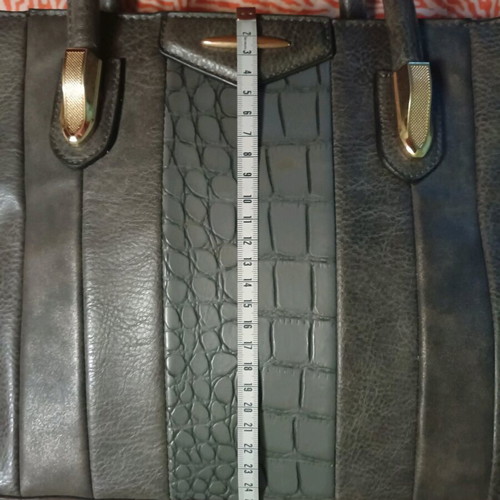 Women's shoulder bag used, grey with zipper and clips