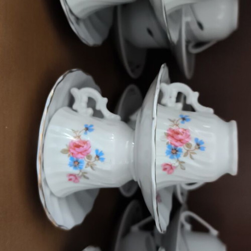 Set of 6 vintage coffee cups with floral and gold detail