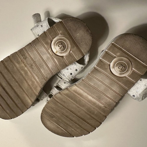 Sandals size 32 like new, white and gray