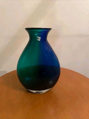 Decorative glass vase two-tone, like new