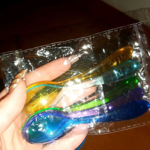 Plastic bowl set with spoons like new