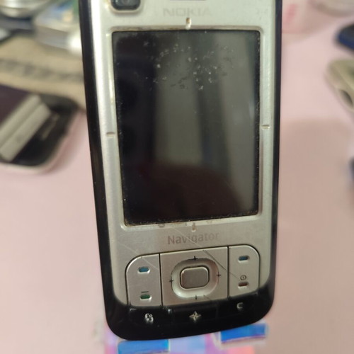 Nokia 6110 Navigator used without battery and charger
