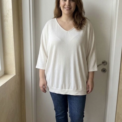 Oversize women's blouse with V-neck, size 56/58